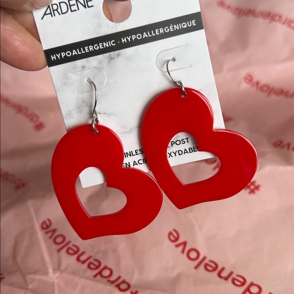 📌5/$25 Red acrylic Heart Drop Earrings NEW retro vibe chunky lightweight - Picture 3 of 4